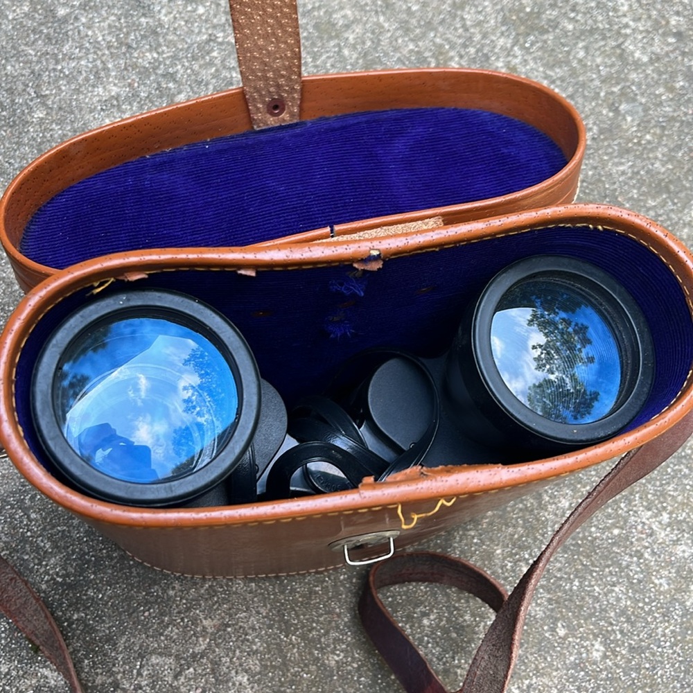 Vintage Tasco Binoculars in Leather Carrying Case - Picture 13 of 13
